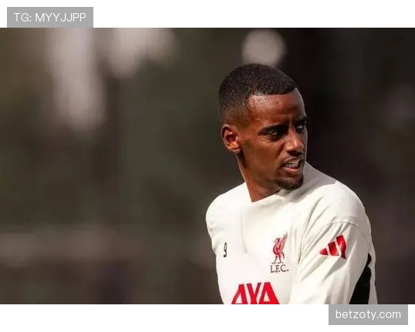 伊萨克为何被称为“最像边锋的中锋”？解析其兼具速度、盘带与终结的独特锋线优势